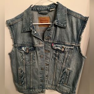 Women’s Levis cutoff vest